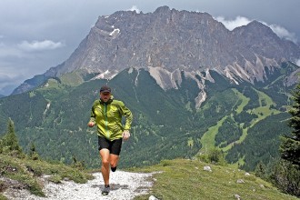 Running vor dem Wettersteingebirge